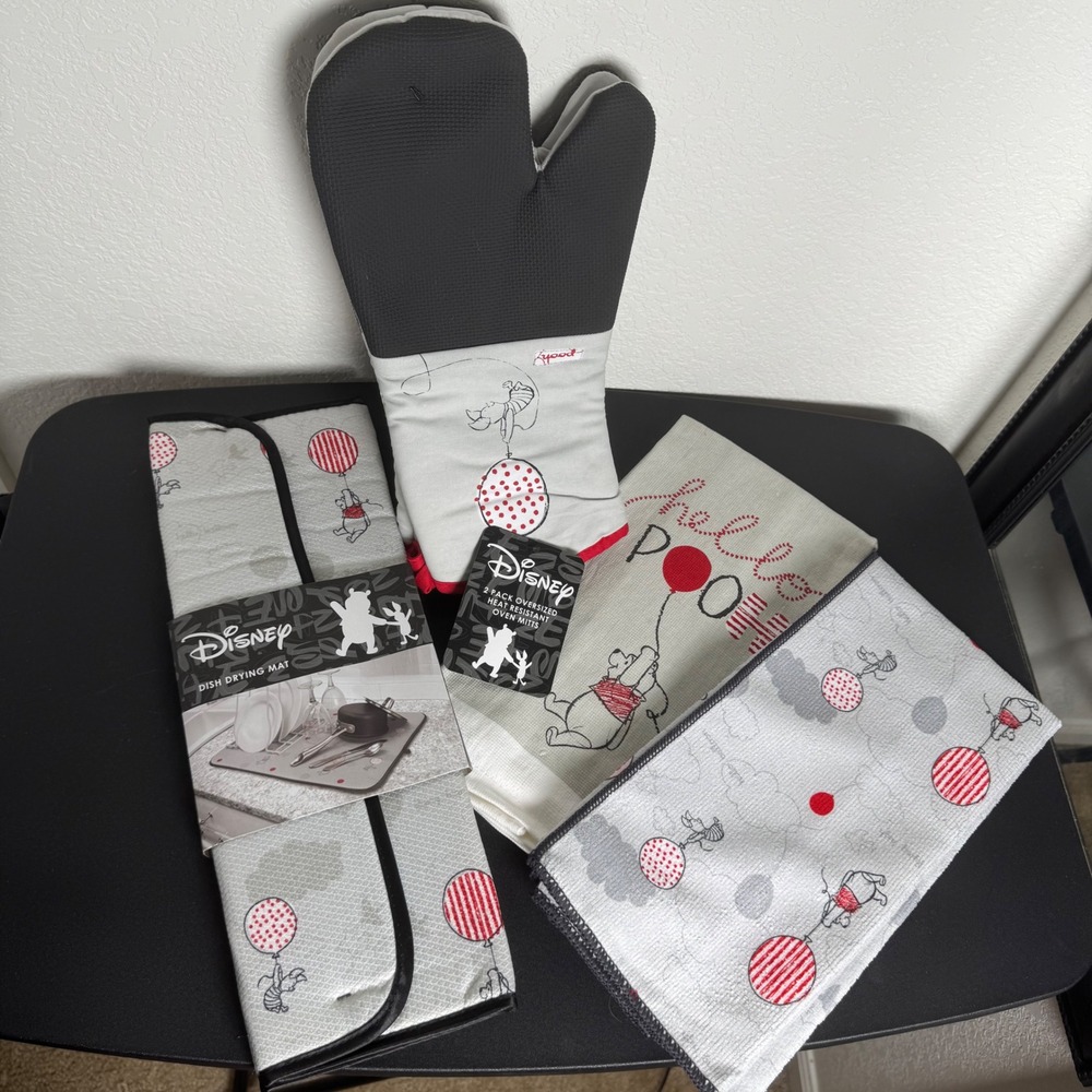 Disney Winnie the Pooh Kitchen Set 5pc Oven Mitts Drying Mat Towels Grey Red NEW